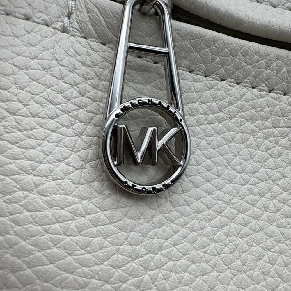 Michael Kors Slater XS Optic White Pebbled Leather Sling Pack Messenger Bag⬇️